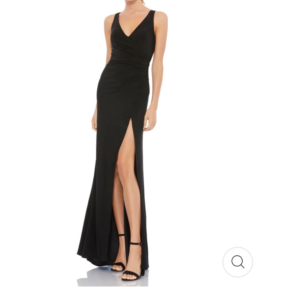 Mac Duggal Ieena Black Ruched Jersey Sleeveless V Neck Gown 4 Maxi Dress